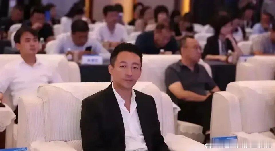 大S，这回真悬了！第一、刑事案件开庭，这可不是闹着玩的！第二、汪小菲选在同一天硬