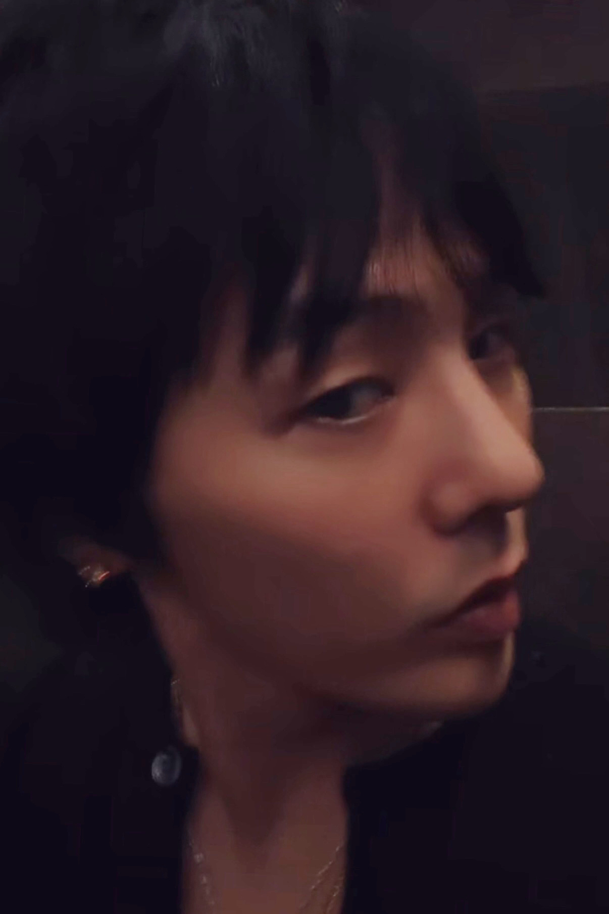 亲亲鼻梁 