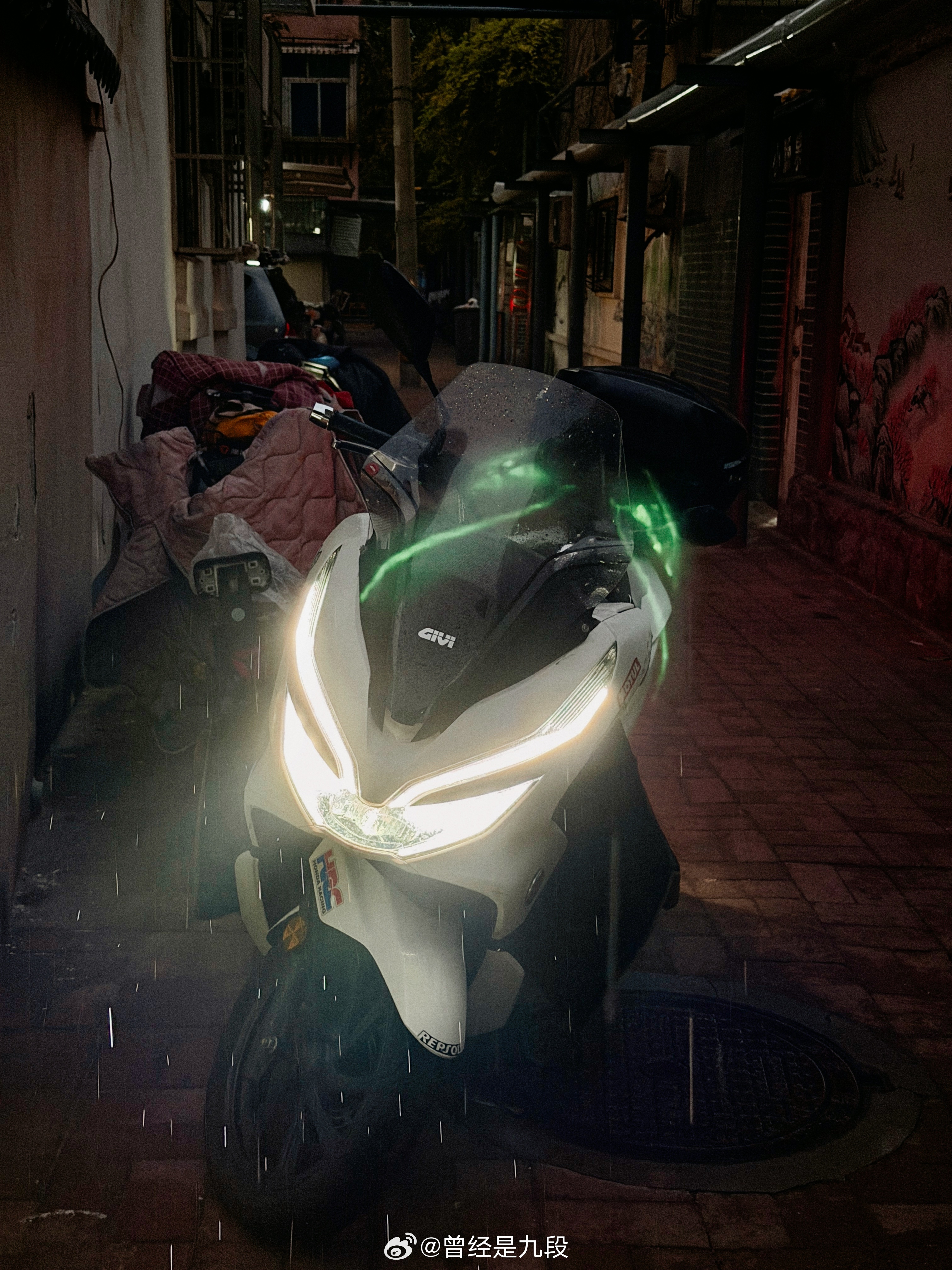 雨中的老伙计还挺俊俏的[doge]摩托车[超话] ​​​