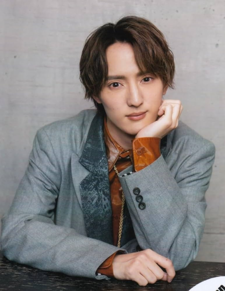 Travis Japan的川岛如恵留因健康问题宣布暂停活动，解释原因。距离前女友