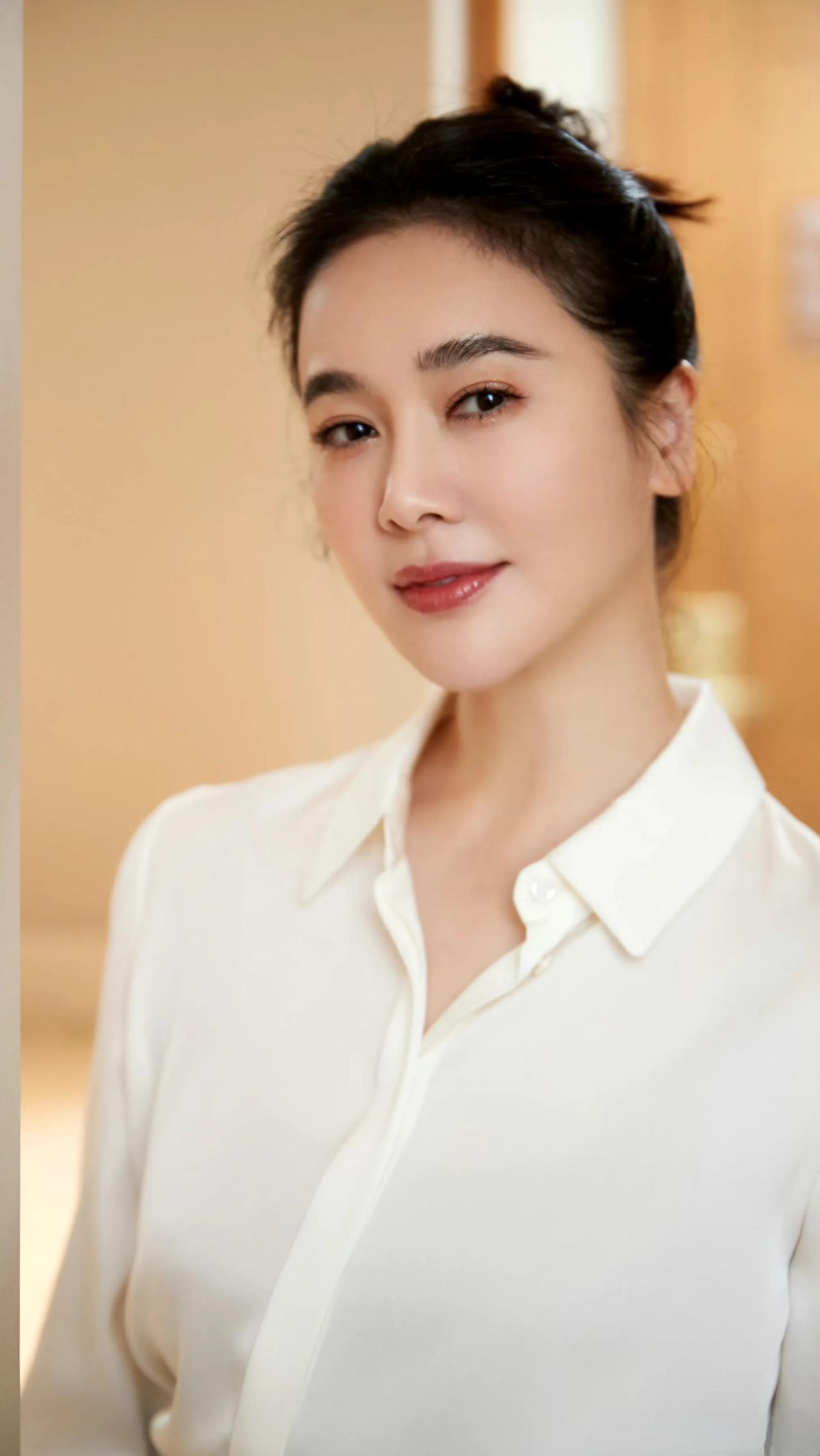 说点大实话吧，这个社会就这么现实。
不合适就是穷，没感觉就是丑。一见钟情就是好看