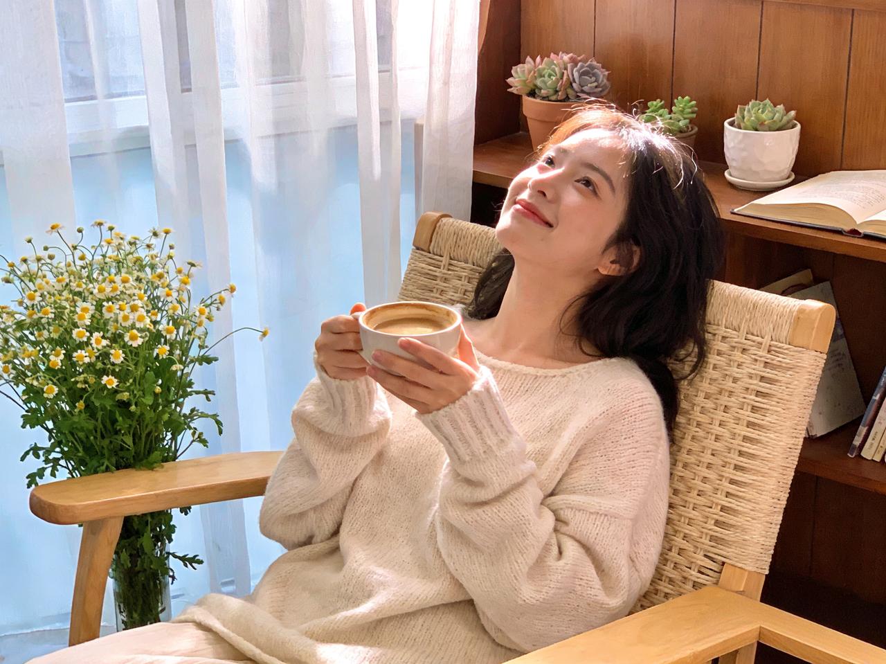 标题：戒掉情绪，才是强者
真正厉害的人，早已戒掉了情绪。
不生气，不抱怨，不计较