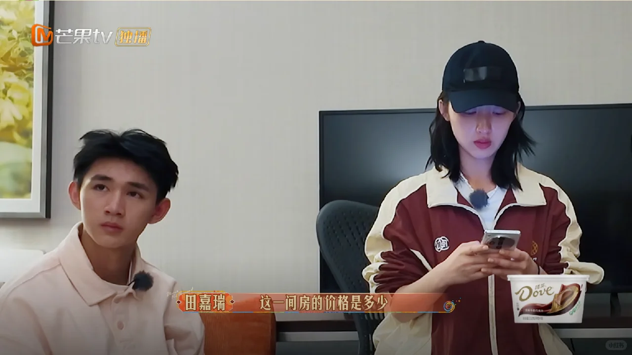 不知道的还以为花少6首站只有一个导游呢