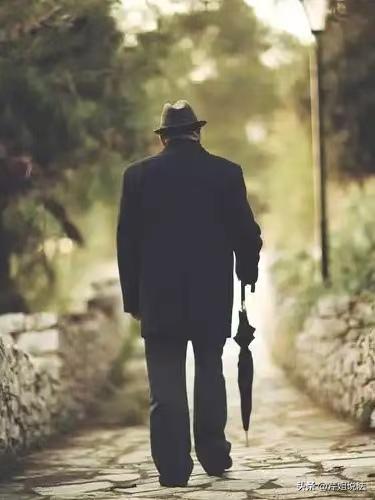 黑龙江大庆，老人怀疑儿子不是亲生的，离婚多年对儿子不闻不问，后来经过鉴定，儿子是