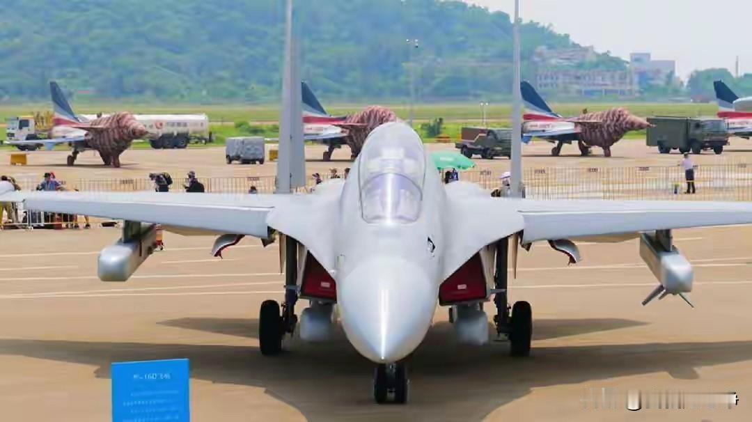 还有一个好消息，咱们空军的歼16d电子战飞机，您知道在西方的外号叫什么吗？
他叫