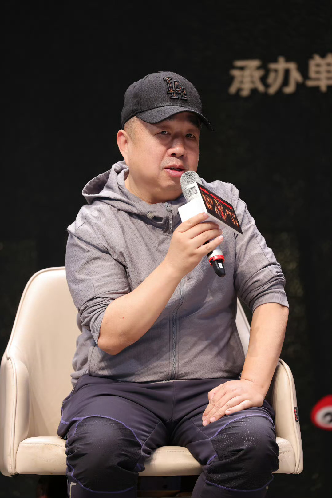 于冬谈编剧跟组是创作的重要保障 《上甘岭》总制片人于冬说：“编剧跟组是创作的重要