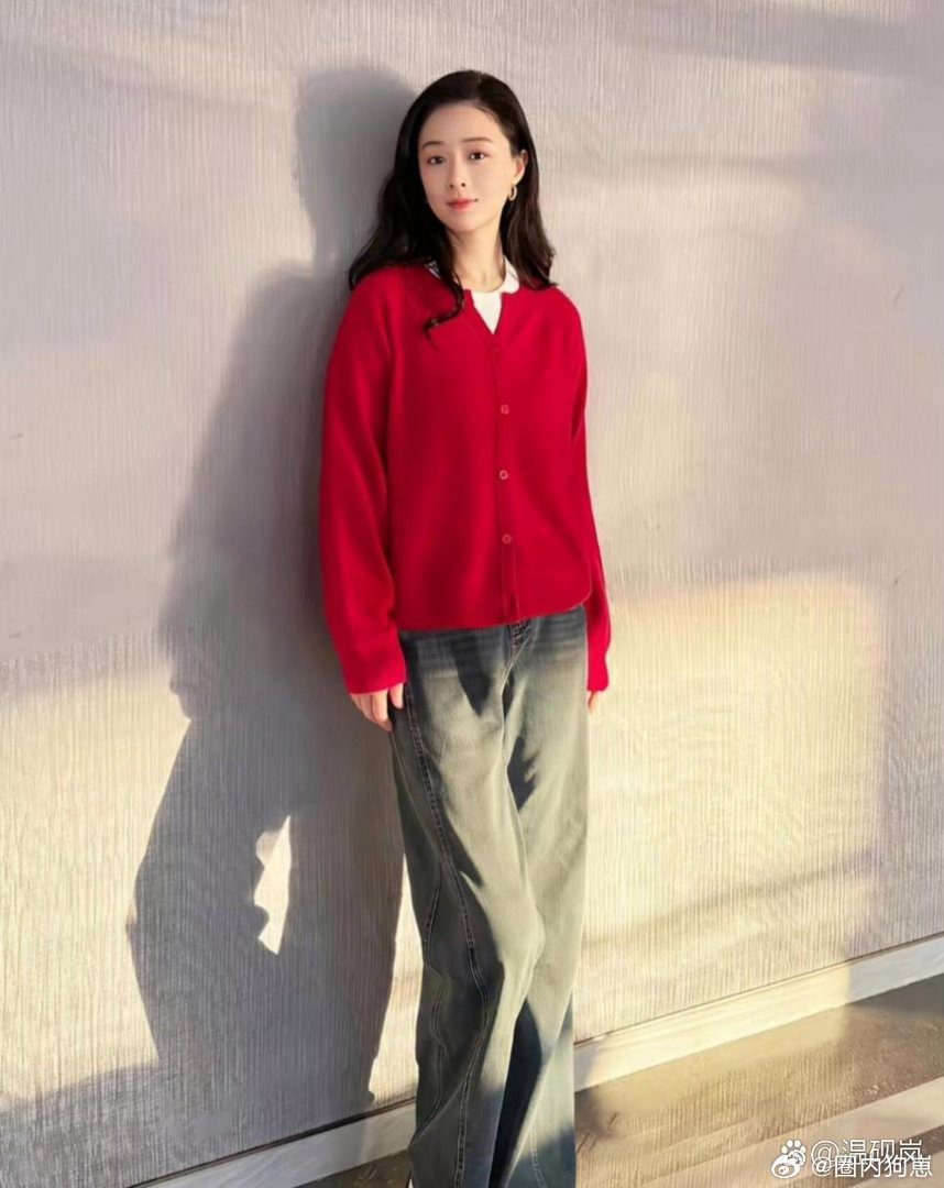 蒋欣居然瘦成这样了！状态也太绝了，整个人轻盈又精致，完全换了种气质～ 