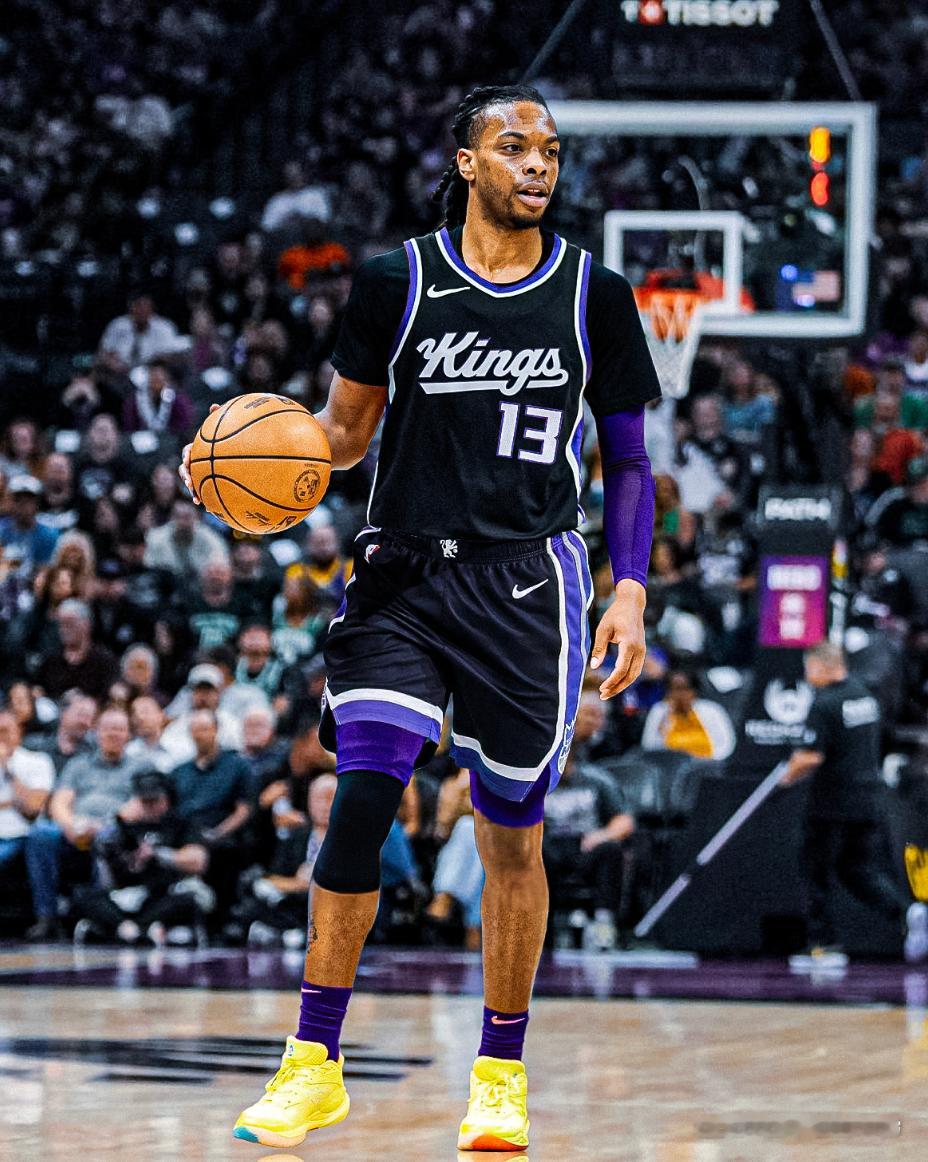 克利夫兰骑士骑士加兰 据美媒报道：国王队试图升级控卫位置，骑士球员加兰是他们的主