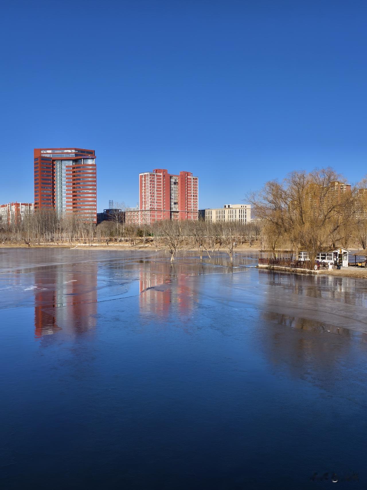 冬日好去处去昌平白浮泉公园，那里是运动的好去处！有万米长跑、步行路；有黑天鹅、大