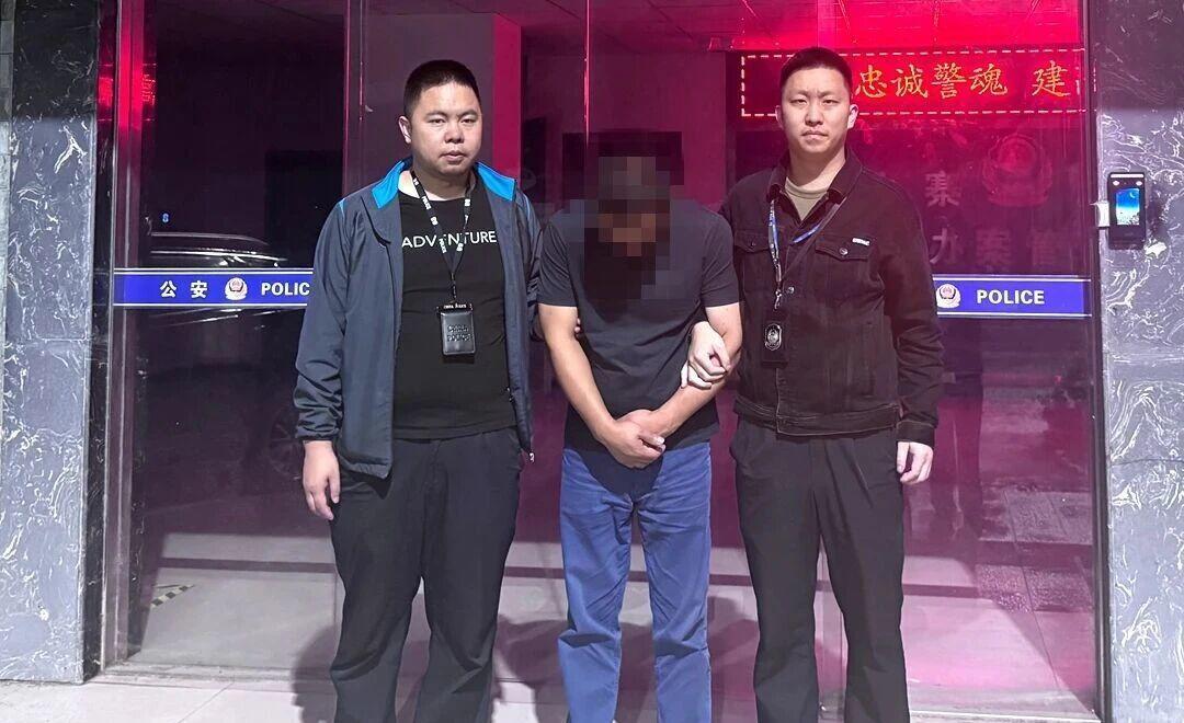 【#男子涉案后去九寨沟游玩当天落网#】嫌疑人陈某万万没想到，旅途终点竟然是法网。