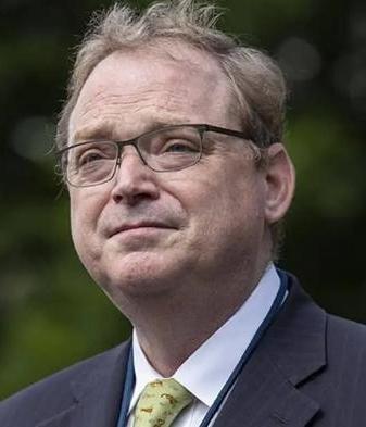 停战才是根本！谁有精力长久护航！你们杀了拉里贾尼，火上浇油！白宫经济顾问：油轮“