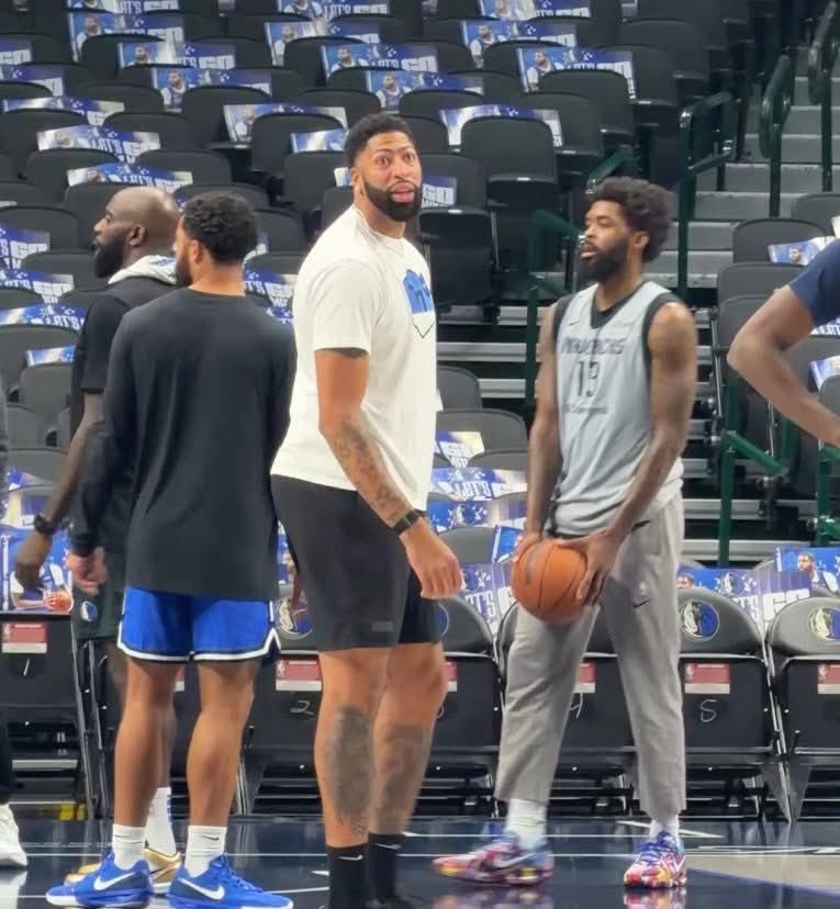 ☞问下在现场看球的朋友，这图是p的吗？ ​​​