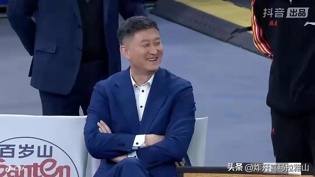 广东男篮81-97客场惨败上海男篮，让我们看清五个事实。
1、广东男篮全队抢了2