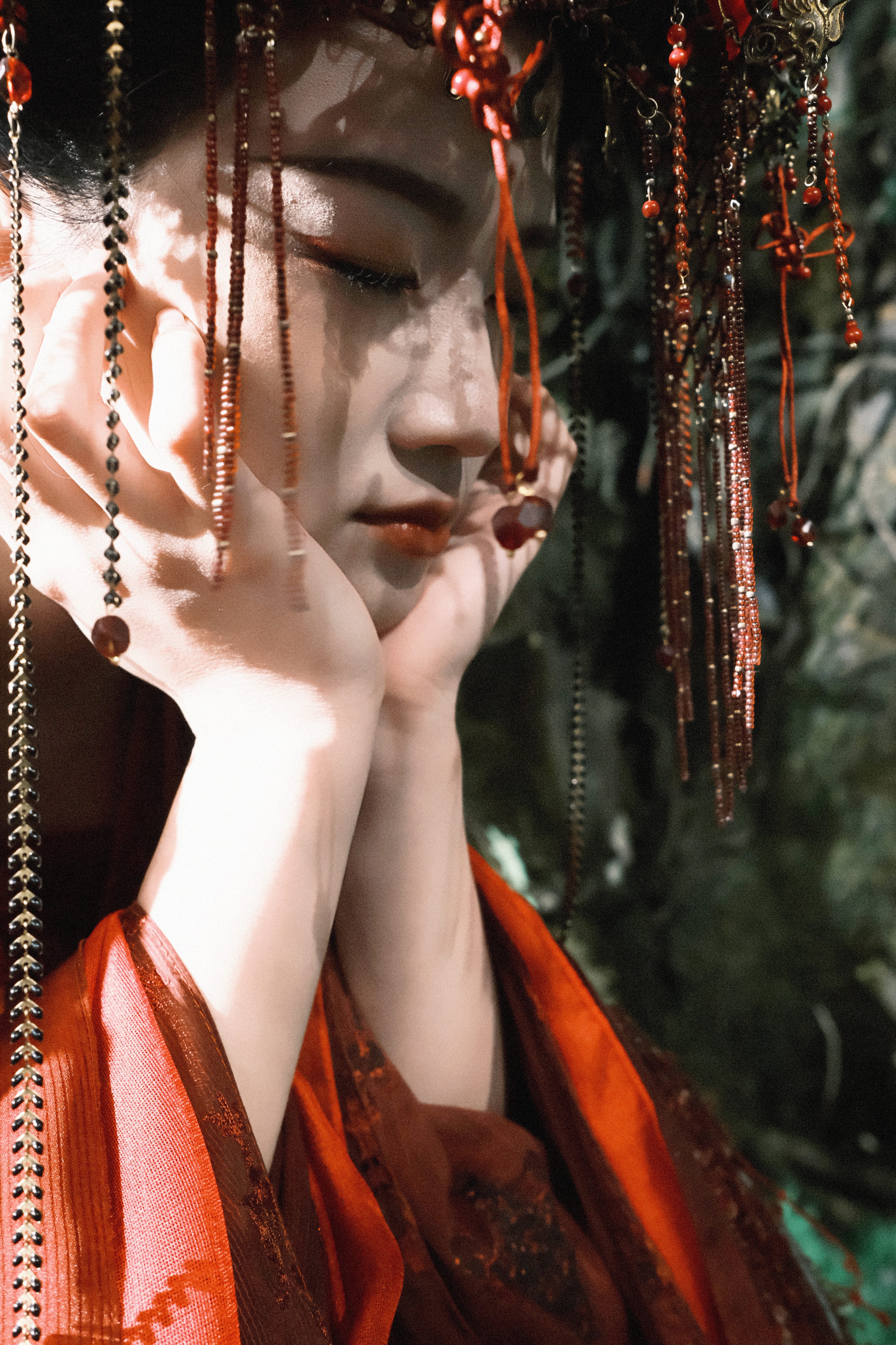 卢昱晓 《入青云》明意☽ 剧照-嫁衣+面帘式头饰 ​​​