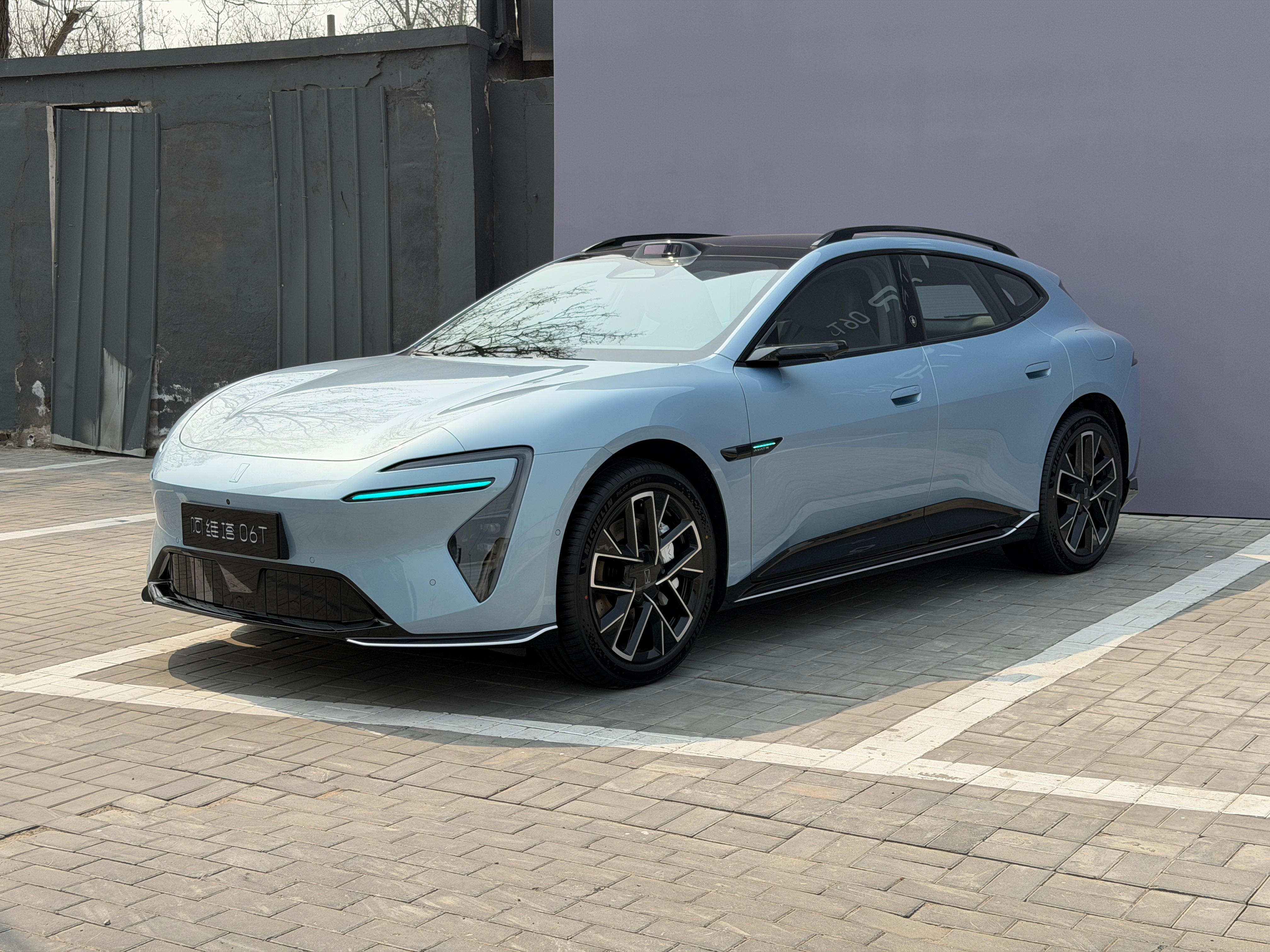 家人们我拍完阿维塔06T 了！作为阿维塔06 的车主瞬间觉得我的老6不香了这台车