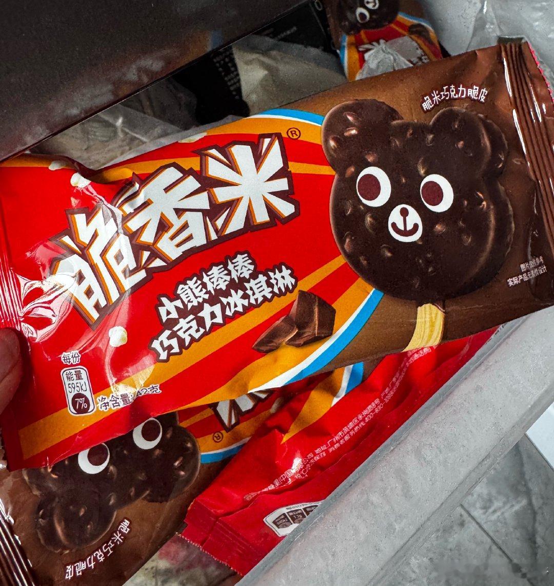 得赶紧吃，不然在冰箱里时间长了，小熊该冻shi了雪糕是糖油混合物具象化了