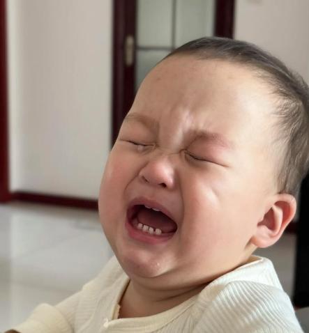 孩子“哭闹”时父母最常做的4件事，比冷暴力更伤感情

很多父母在面对孩子哭闹的时