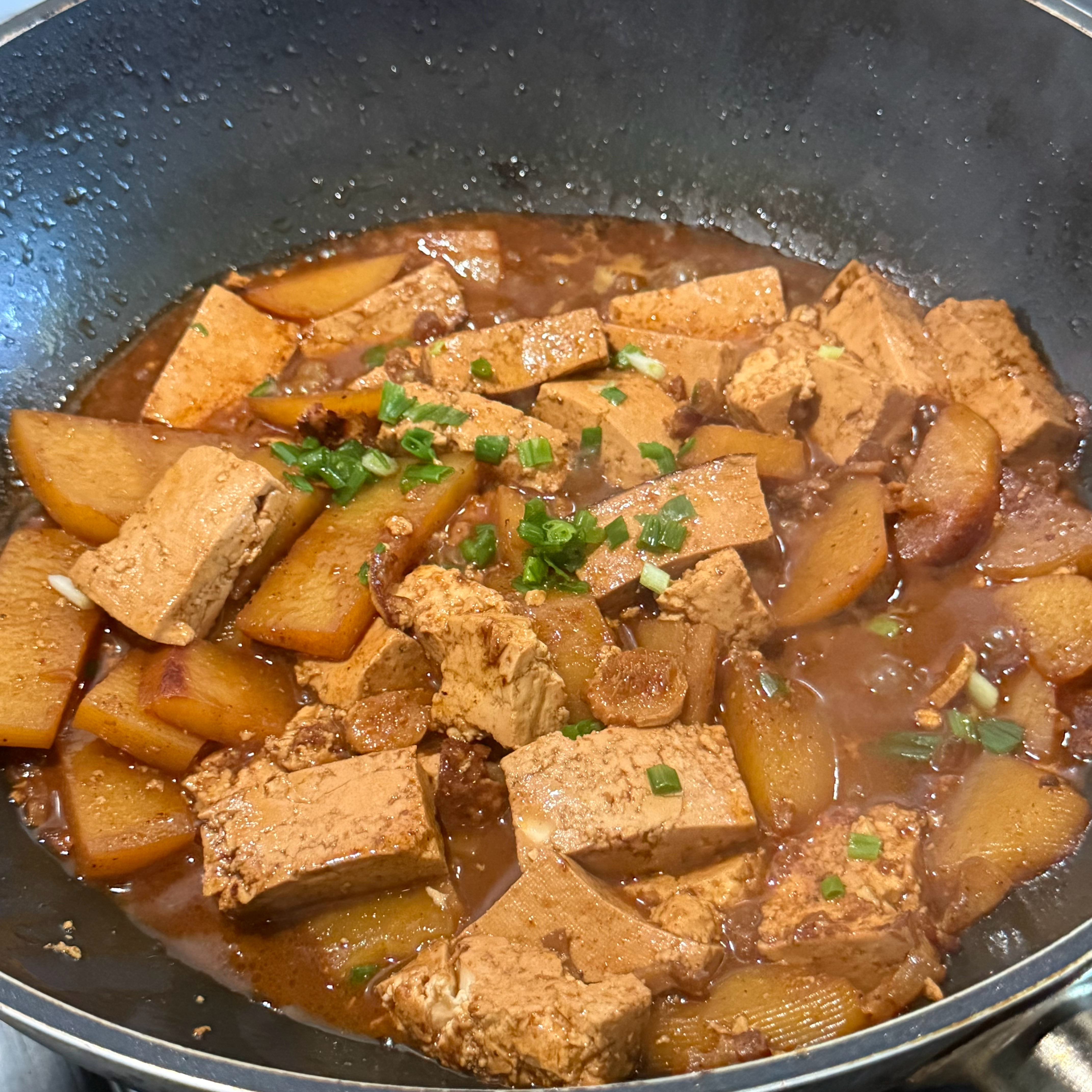 今天两顿饭老公孩子都不在家（小朋友本来要在家吃饭，被朋友叫出去玩了）我一人怒吃三