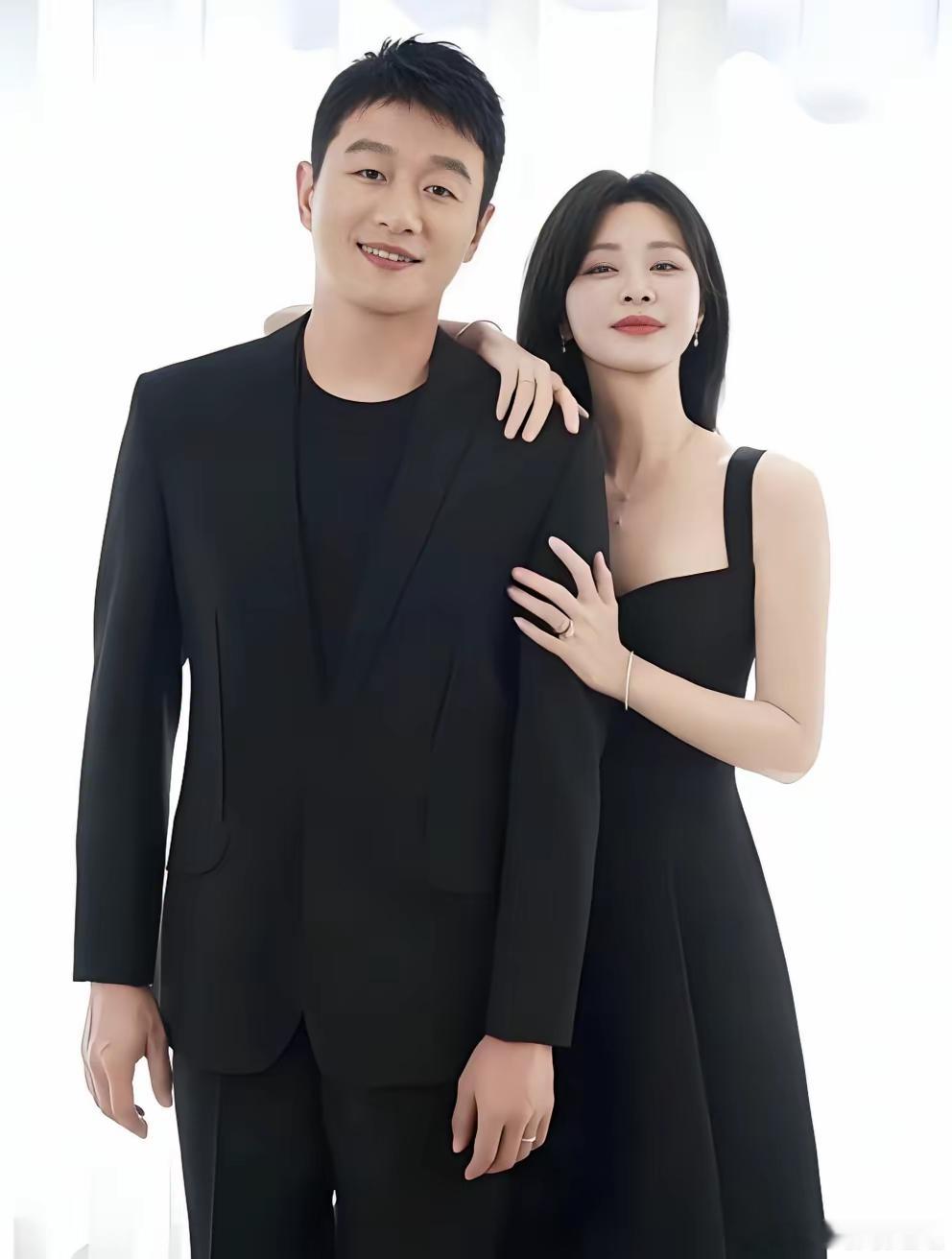 你看娱乐圈这仨闺蜜，董璇、佟丽娅都栽在婚姻里，就关悦把日子过得顺顺当当，只因她选