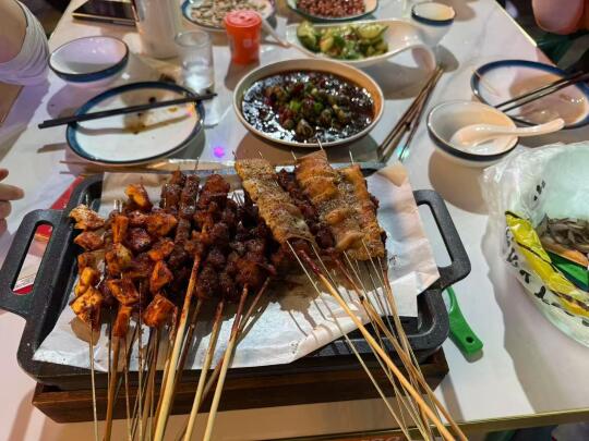 《醉豪爽：麻辣龙虾与欢乐盛宴》