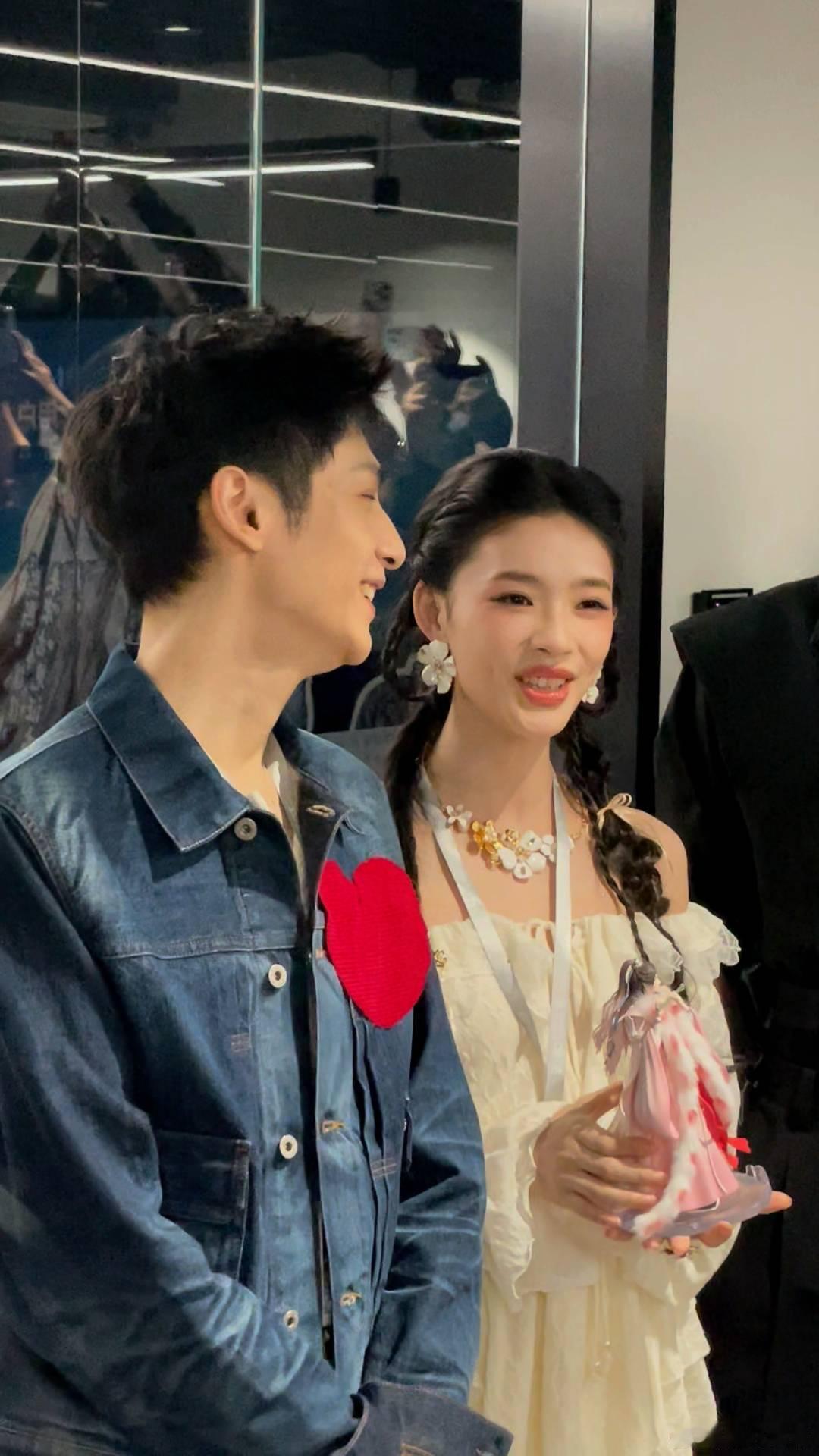 罗云熙林允被贴脸开大唐俪辞不闯江湖闯职场了 谁懂啊！罗云熙林允闯职场的扫楼太会了