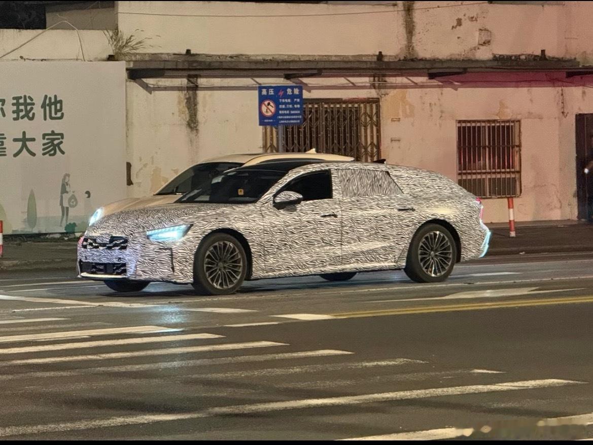 上汽奥迪A7旅行车前脸谍照[哆啦A梦吃惊]这尾部看着。。。似乎有些不妙[捂嘴哭]