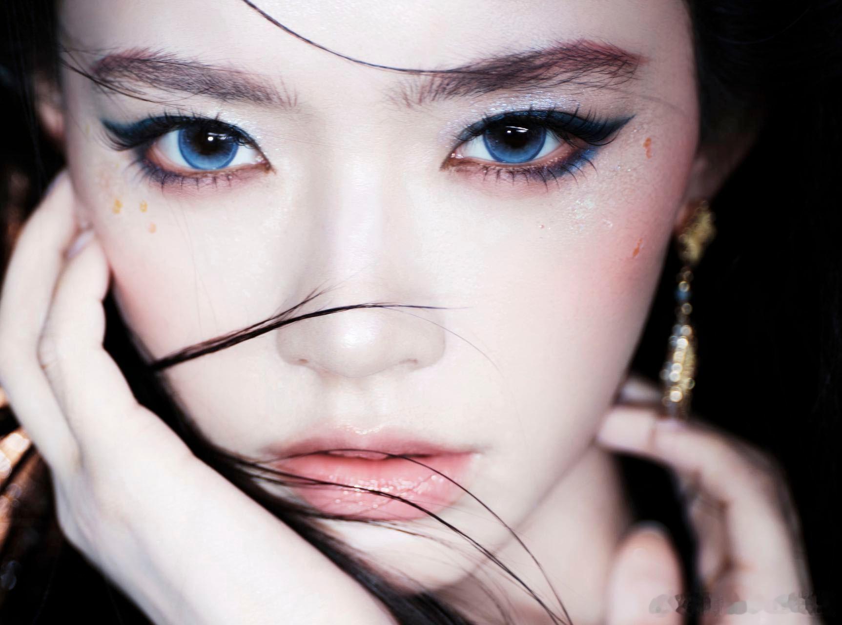 林允直播 谁懂此女一个直播说了多少句会努力拍戏、多拍戏，有戏就拍，也说多参加活动