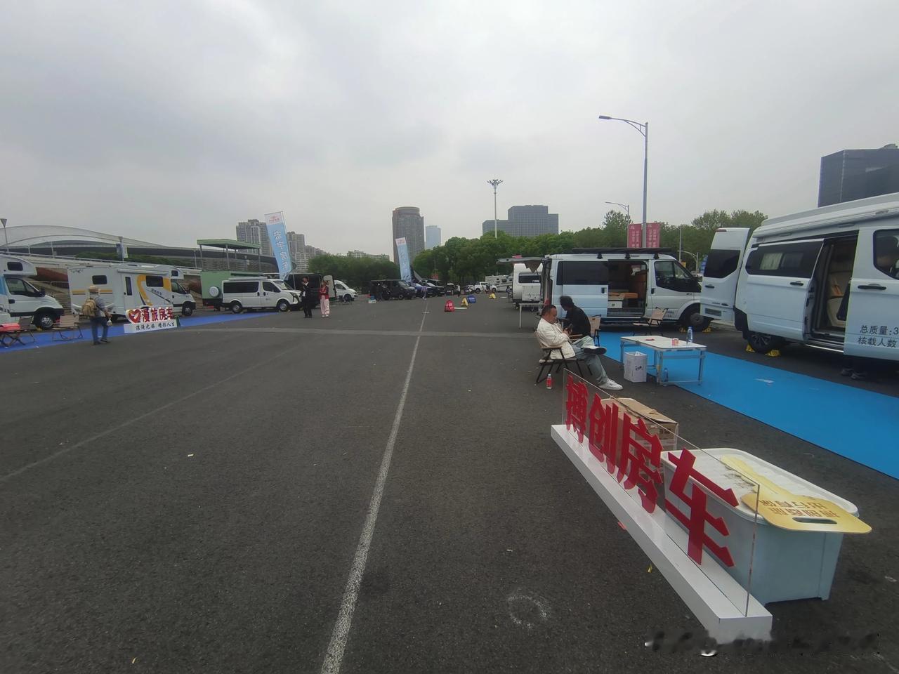 房车展会是越来越冷清了！

4月12-14日，由房车生活家举办的首届房车展在南京