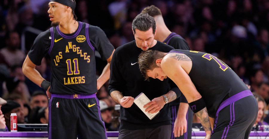 雷迪克在周四训练后盛赞了球队的进攻表现，但也承认失误问题亟待解决：“我们的出手质