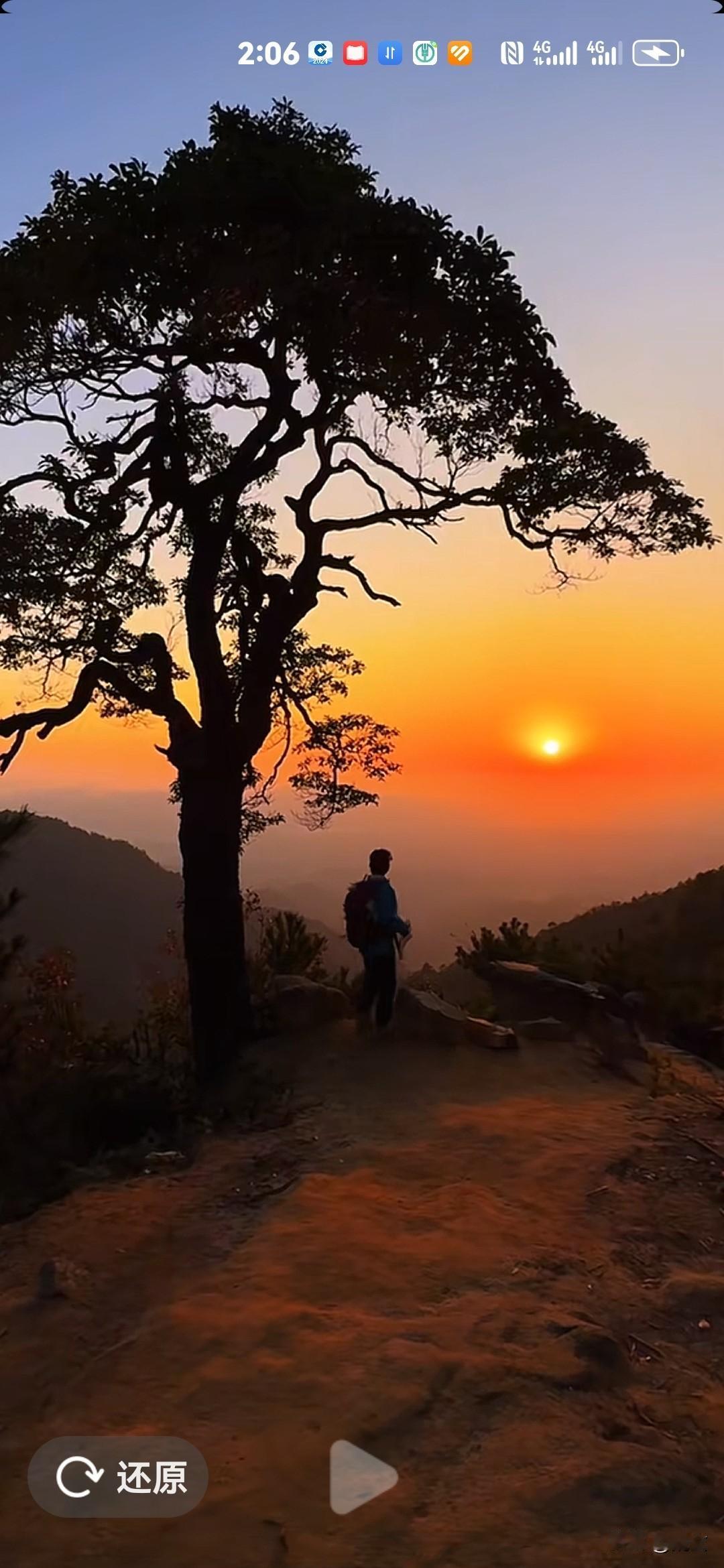 其实，过日子没那么难。
小时候姊妹四五个，父母下地干农活，大的带小的，喝凉水啃窝