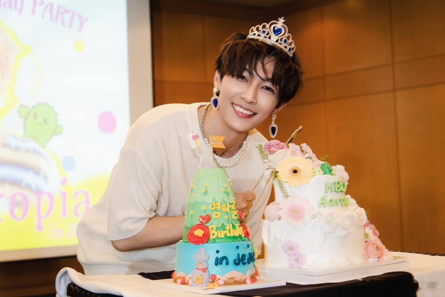  不管是不是官宣，都一直喜欢炎亚纶！从飞轮海到 solo 歌手，再到敢说真话的勇