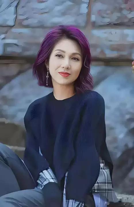 杨千嬅回忆20岁哭了国乐无双 爱情如同人生的一门课，杨千嬅在台上流下热泪。那段时