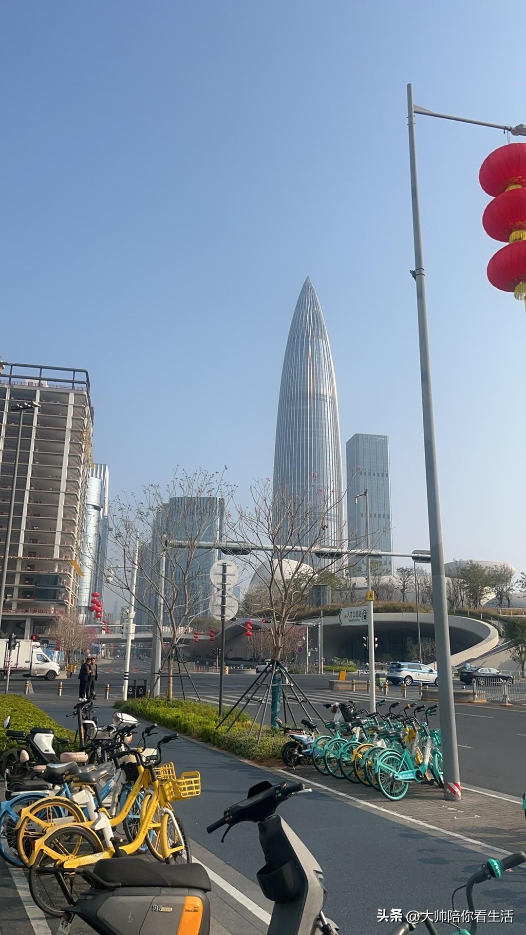 花钱，难在克制与清醒。
多数人困在挣不到，少数人输在不会花。
其实最难的，是挣得