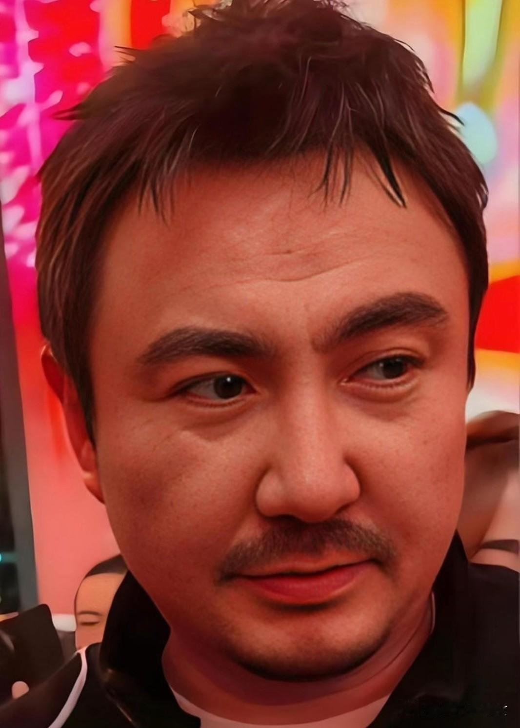 明眼人都看得出来，
沈腾之所以喝太多jiu，
不是因为他压力太大，也不是因为心情