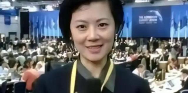 “我愿意放弃中国国籍，自愿加入英国。”前央视主持人姜丰在英国入籍文件上签下这行字