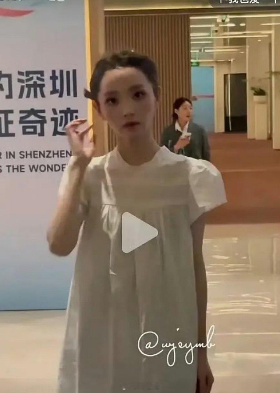 田曦薇的头骨也太虐了吧。。。这真的是女明星吗 ​​​