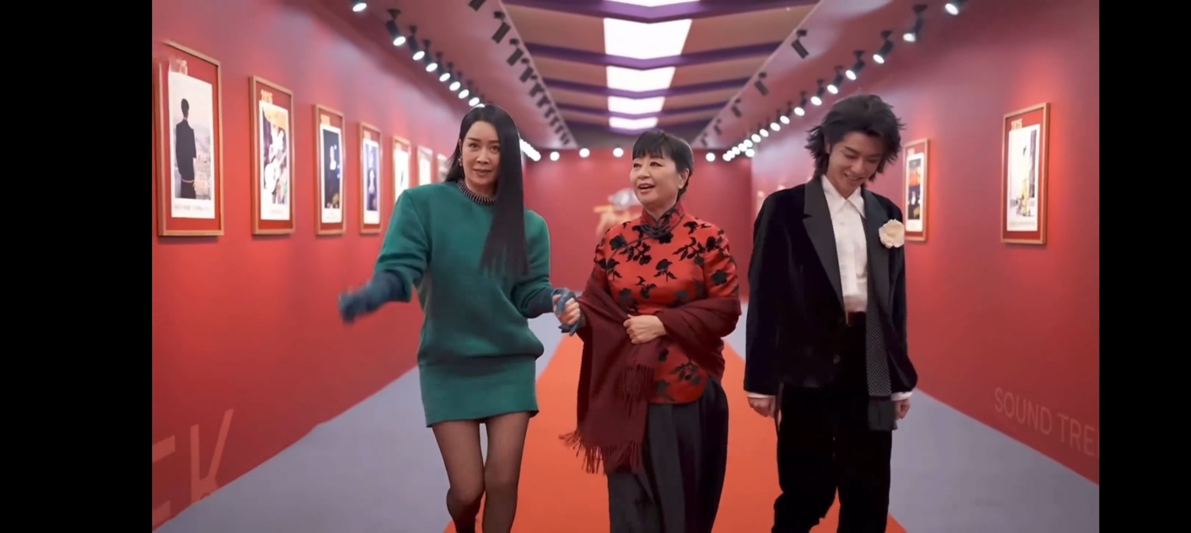 那英 腿精 时髦那姐又出现了，这次是短裙黑丝大长腿，腿精身材好好！声鸣远扬直播声