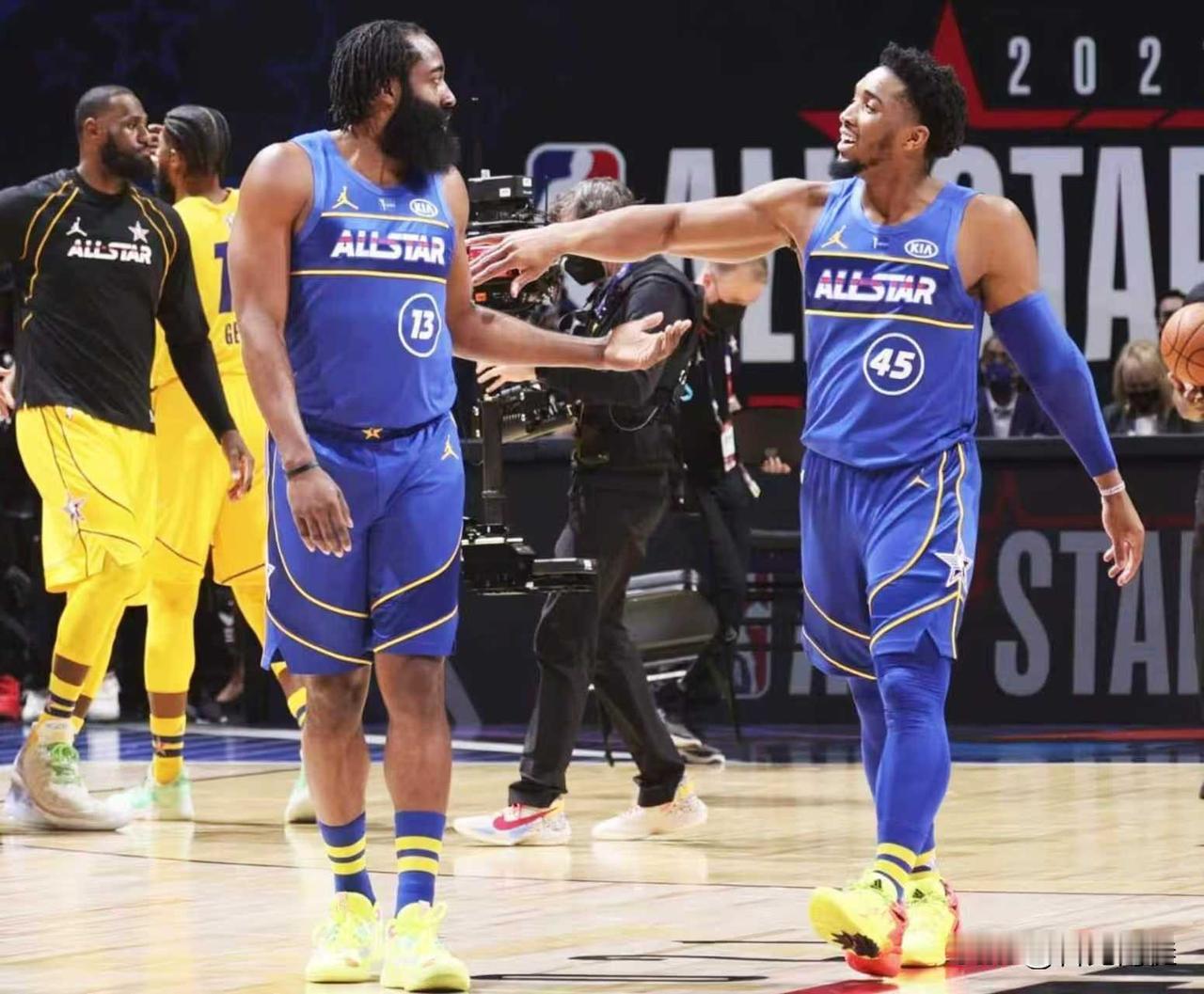 哈登强！登哥的防守咋说呢，他具备精英级别的防守能力，但这是有前提的， 第四节最后