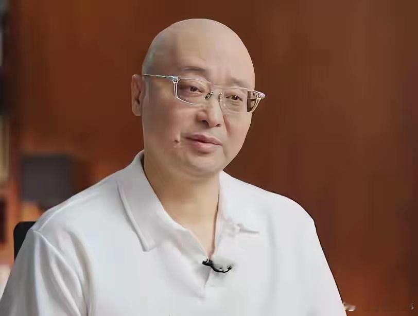 看了《再见爱人》我都开始心疼路行这个小老头了他只是不会说话，但他真的爱啊，只敢喝