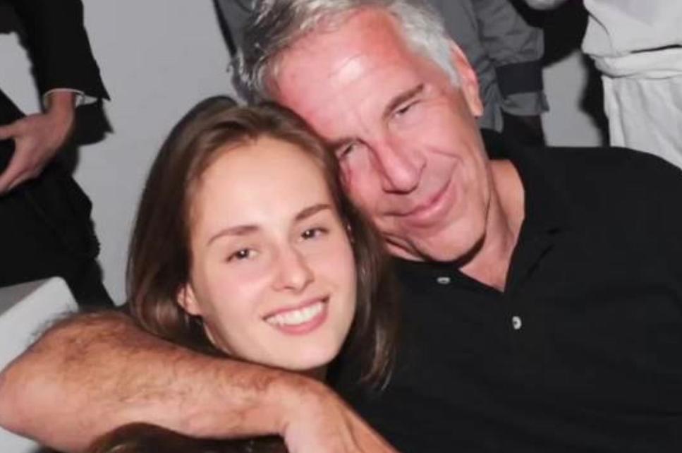 爱泼斯坦女友反击：如果我死了就曝光一切！她还发帖称：“马斯克不是最邪恶的恶魔，爱