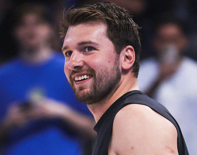 半场的东契奇：9投2中 三分球7中1 罚球6中510分4篮板5助攻1抢断4失误湖