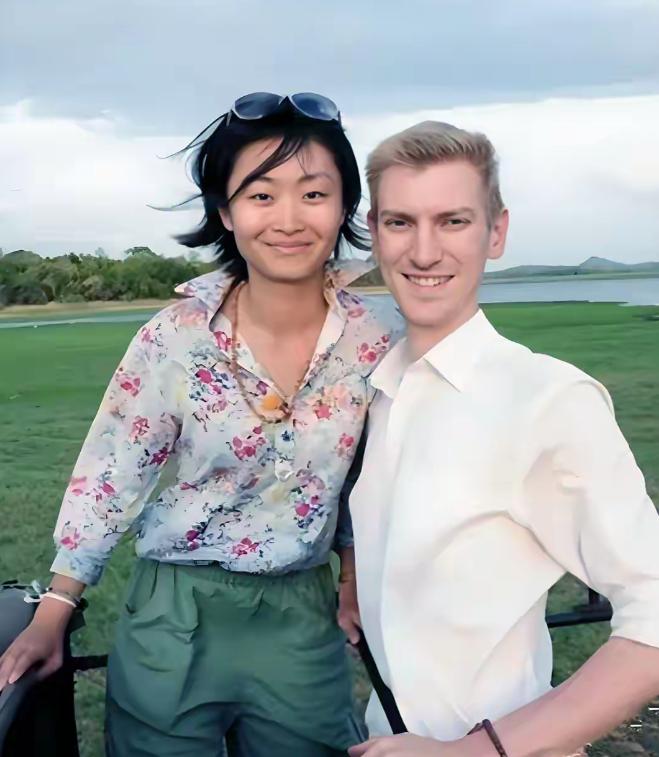 央视名嘴敬一丹的学霸女儿王尔晴今年40岁了！当年她风光嫁给苏格兰小伙尼克，羡煞旁