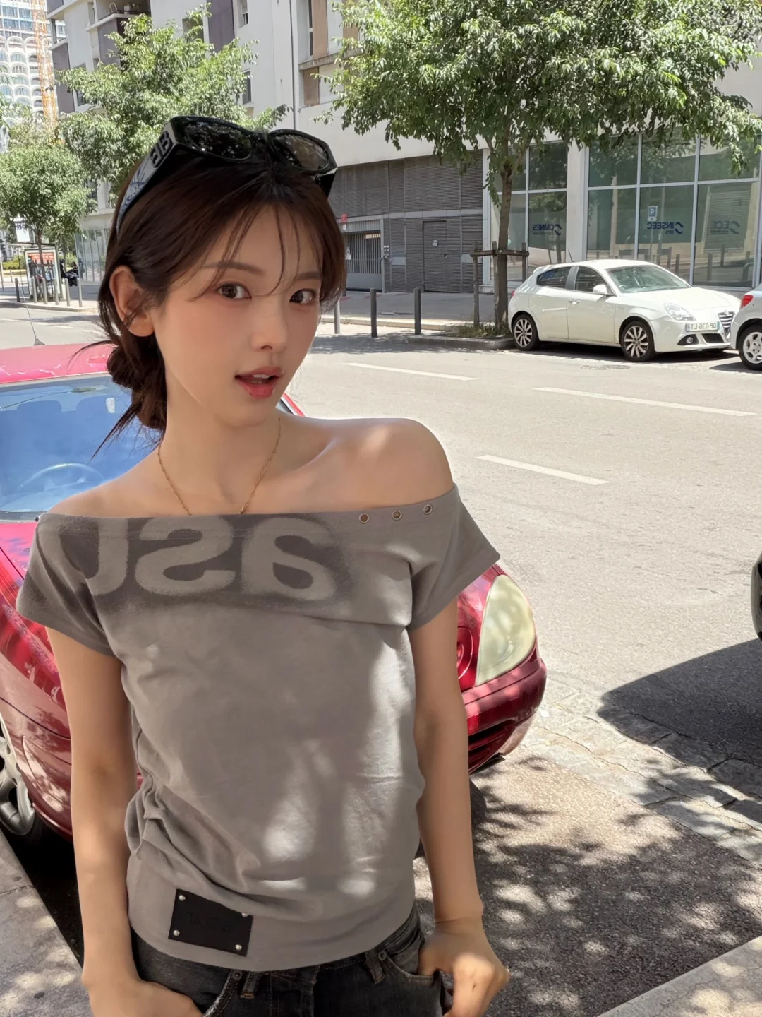 杨超越更新法国日常🤳好会拍live一女