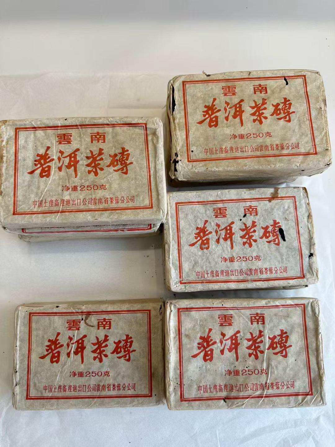 80年代老景谷熟茶砖，这批仓储很干仓，真品仓储能到纯干仓标准。80年代景谷熟砖 