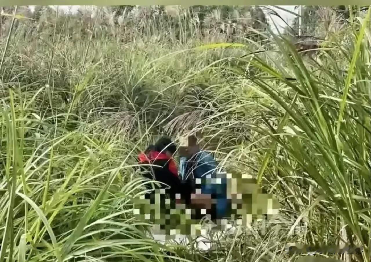 贵州遵义，47岁女子和男网友见面后，在一处山坡上发生3次关系，事前男子交给女子5