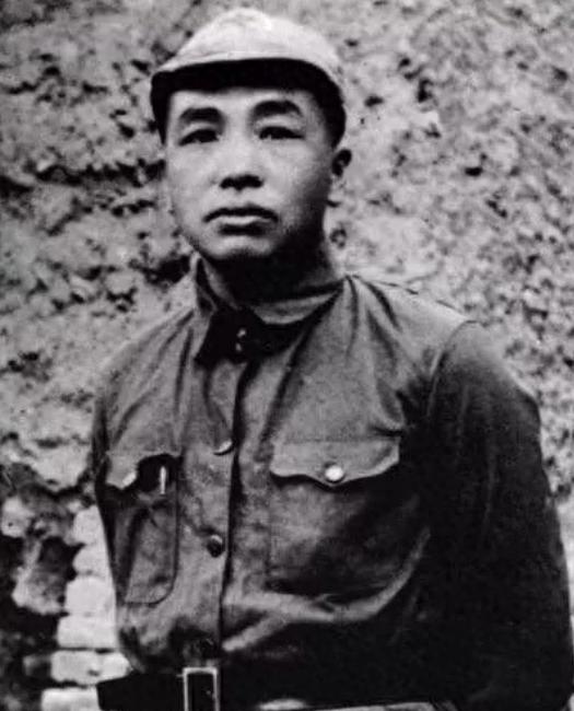 1949年，彭德怀满面笑容地步入会场，谁知，笑容在见墙上挂着的物品时瞬间凝固，随