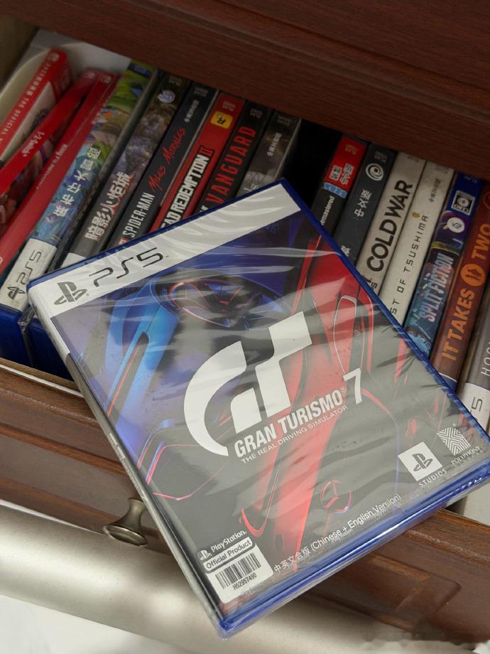 准备上号，明天下午就能在GT赛车7里开上小米SU7 Ultra 了