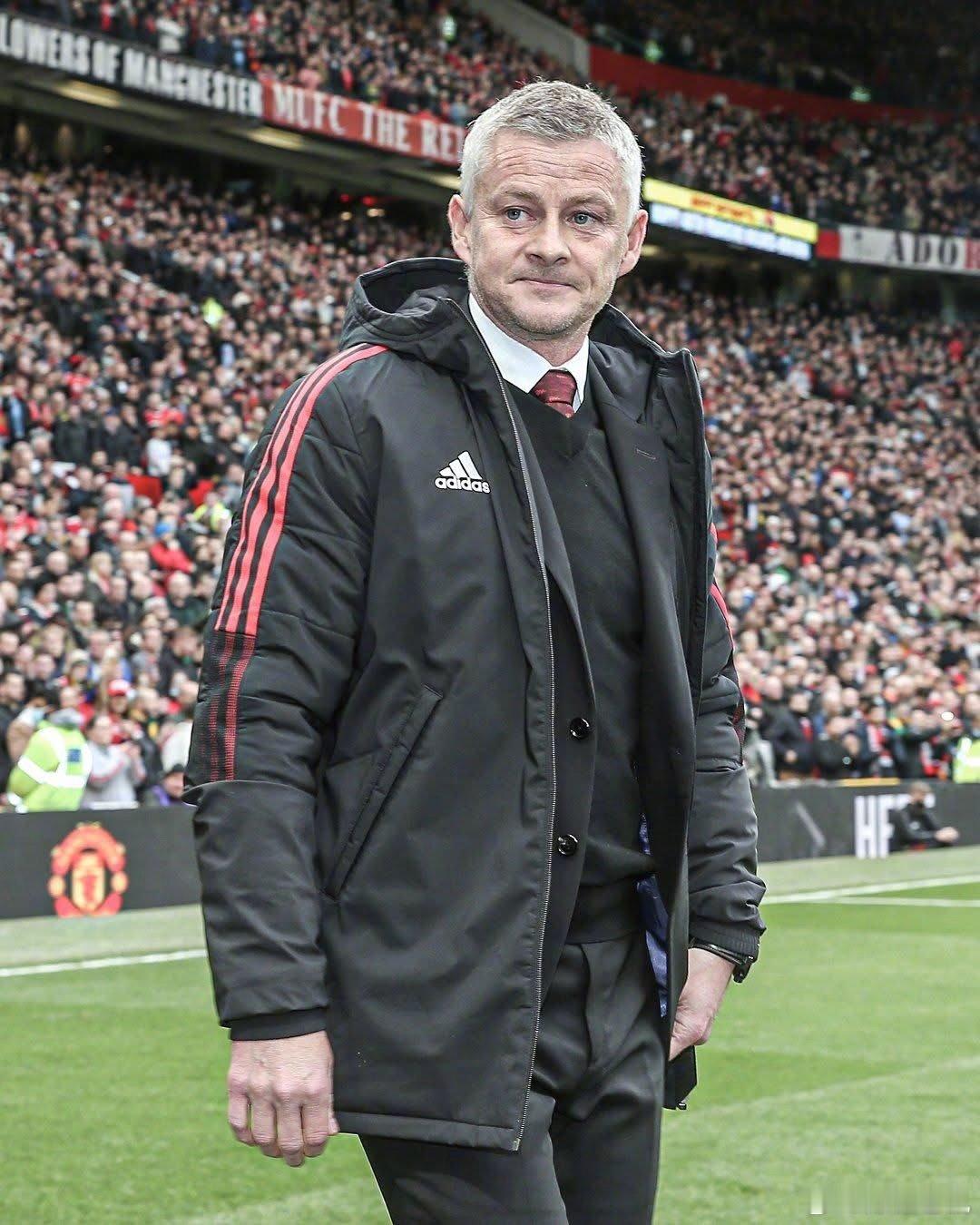 【曼联球迷怎么看？】罗马诺：阿莫林被解雇 ，索尔斯克亚愿意回到红魔，担任临时主教