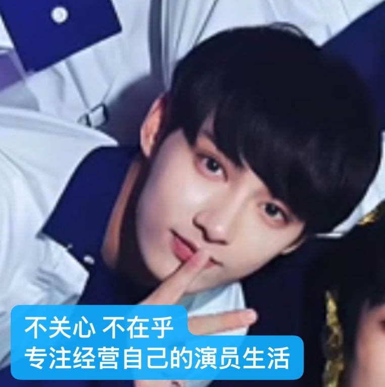 来给咪丝比个耶 