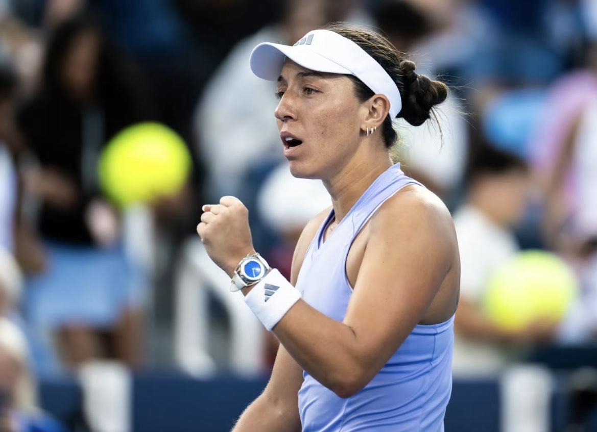 WTA1000辛辛那提赛半决赛，3号种子佩古拉7-5、4-6、6-4 击败卫冕冠